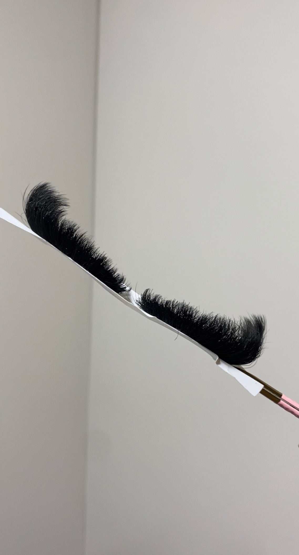 Dramatic cat eye lash strips