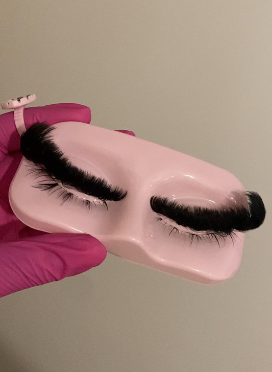 Wispy bottom lashes