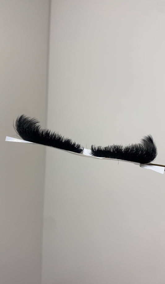Dramatic cat eye lash strips