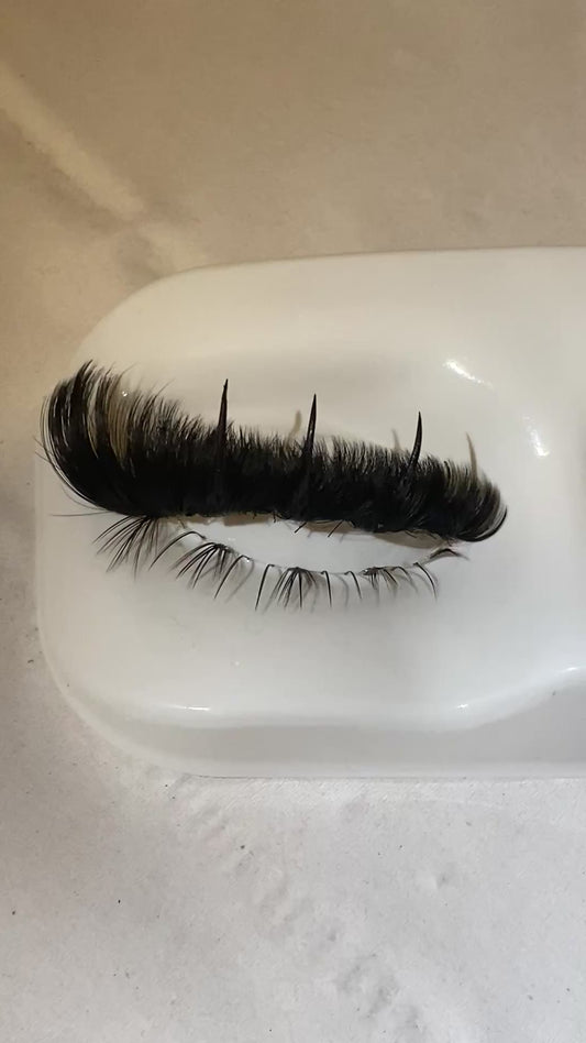 Wispy bottom lashes
